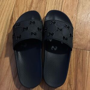 Womans gucci sandals